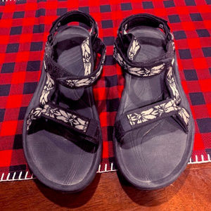 Teva adjustable strap sandal size 8